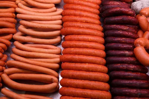 В магазинах Чечни обнаружили халяльные колбасы с ДНК свиньи  